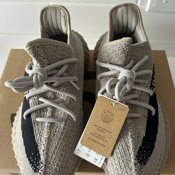 Yeezy Boost 350 V2 - Picture 5 of 6